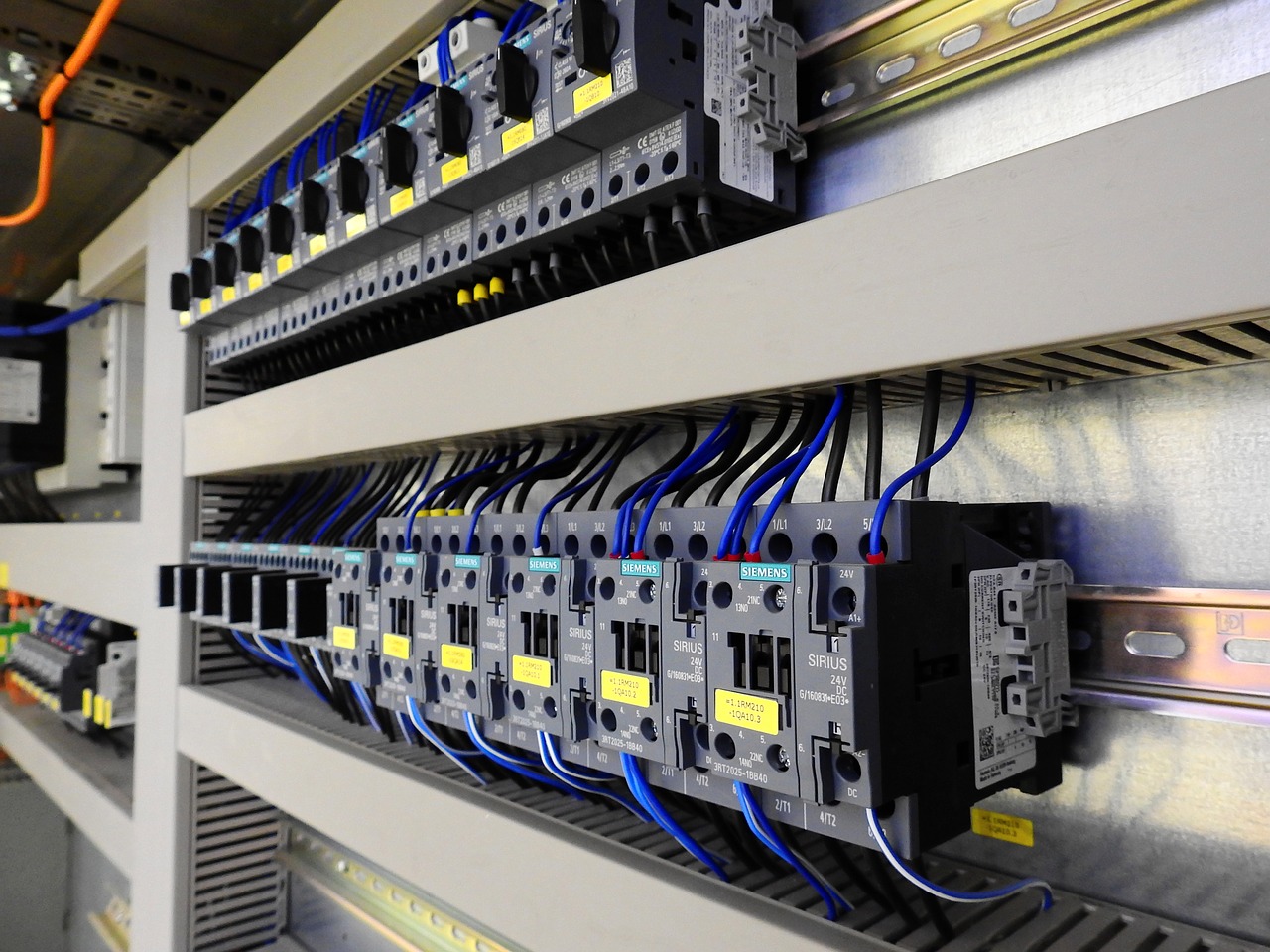 Electrical switchgear cabinet